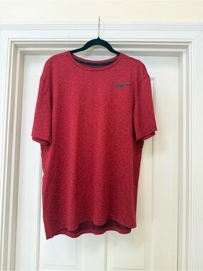 Nike Men's Dri-FIT Legend Fitness T-Shirt (size XL; red)
